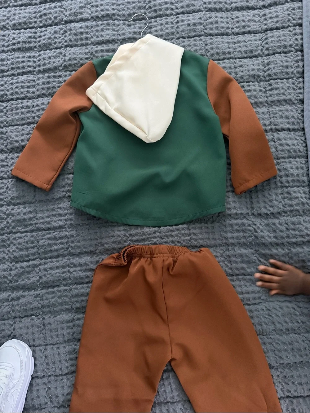 SHEIN Cream Green Brown Colorblock Kids Matching Set